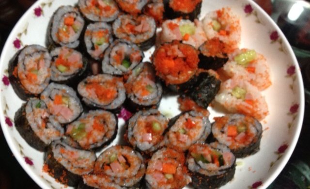 寿司、鱼籽、还是紫菜包饭