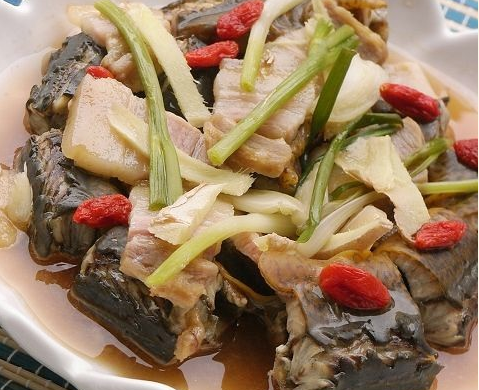 咸肉煮黄鳝