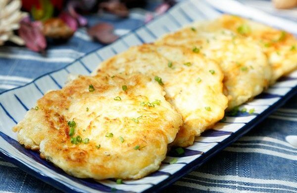 香煎银鱼饼丨敢不敢来数小银鱼！【微体兔菜谱】