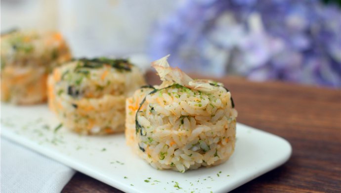 海苔肉松饭团