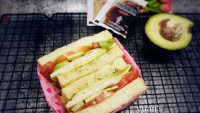 鲽鱼牛油果鸡蛋三明治