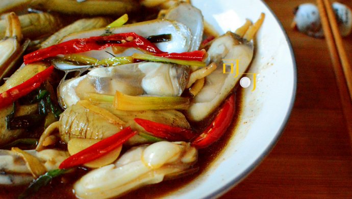 葱姜香辣炒蛏子：冰镇啤酒的最佳搭档