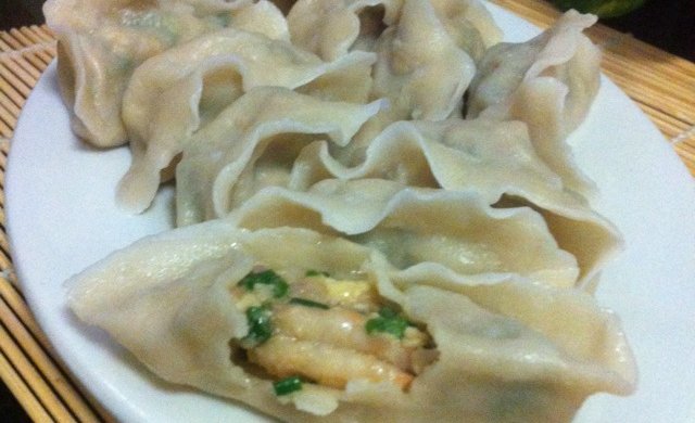 之三鲜水饺（猪肉虾仁蟹子鸡蛋香葶）