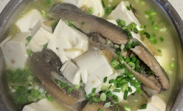 泥鳅炖豆腐