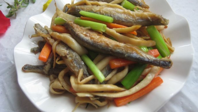 干锅多春鱼
