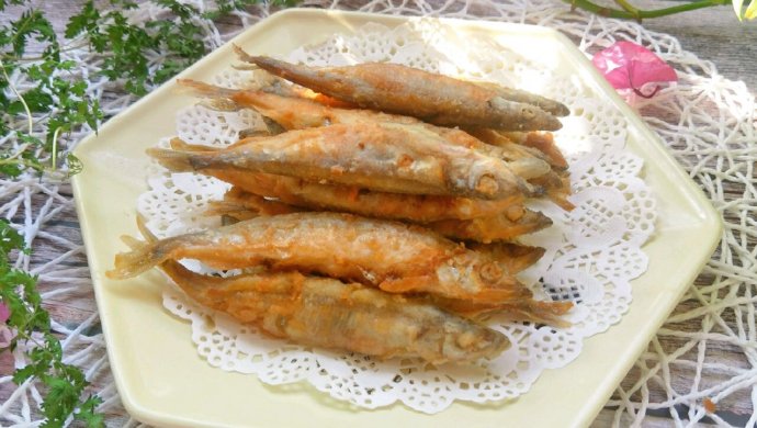 炸多春鱼