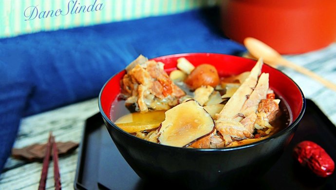 花胶海底椰煲肉排