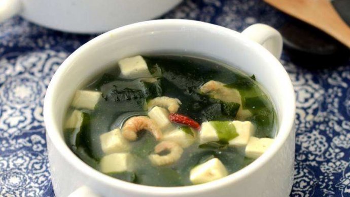 减脂-裙带菜豆腐汤