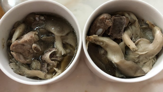排骨炖凤尾菇