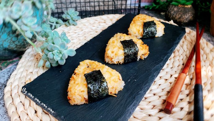 海苔肉松烤饭团