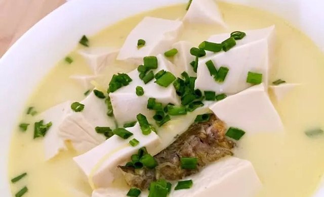 鱼头鱼尾豆腐汤