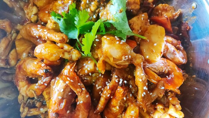 香辣牛蛙大虾鸡爪煲
