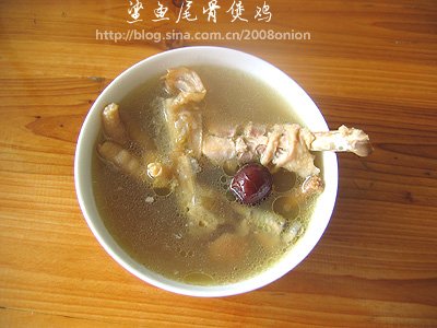鲨鱼尾骨煲鸡