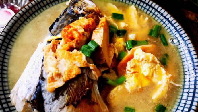 鱼头鸡蛋豆腐汤