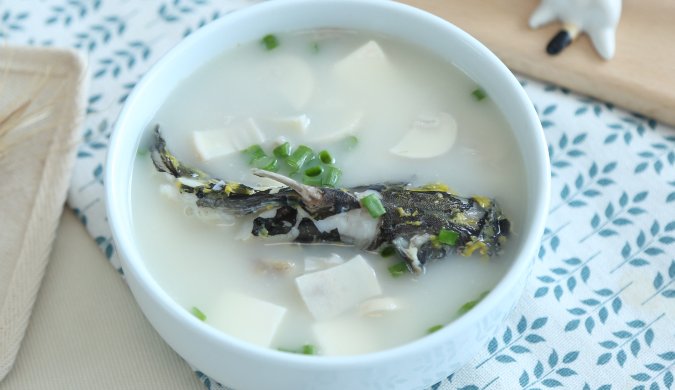 黄骨鱼菌菇汤 宝宝辅食微课堂