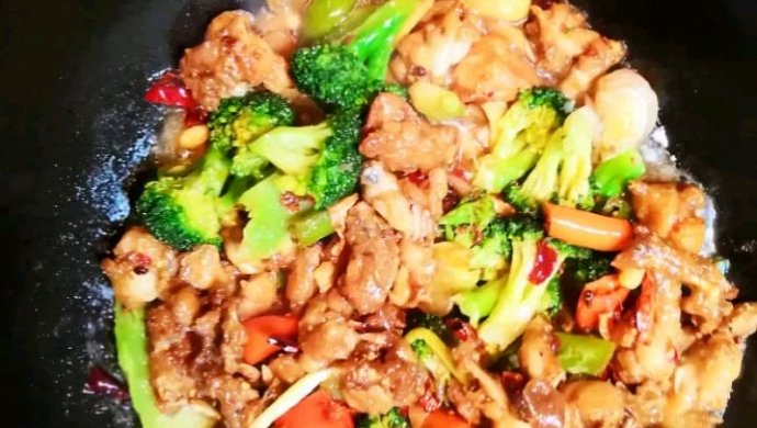 铁锅焖牛蛙