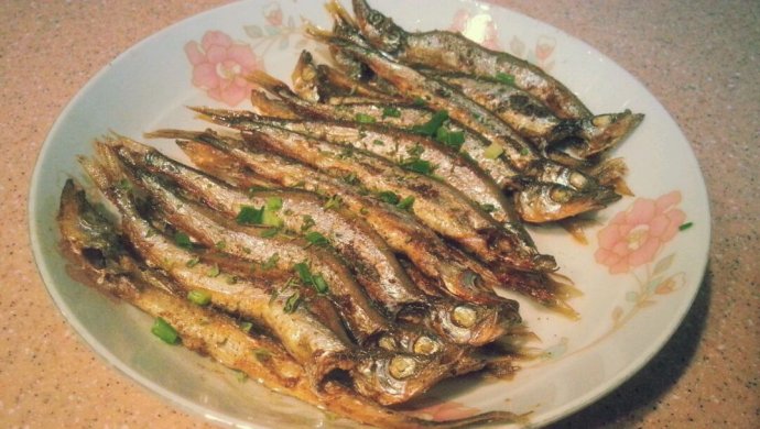 黄油香煎多春鱼