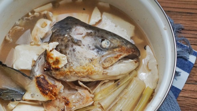清酒三文鱼头炖豆腐