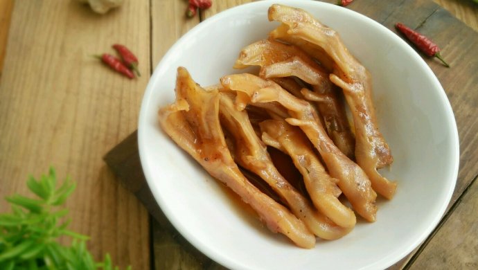 黑胡椒闷鸭爪
