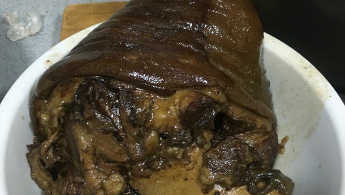 炖肘子