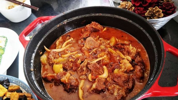 筋头巴脑牛腩锅