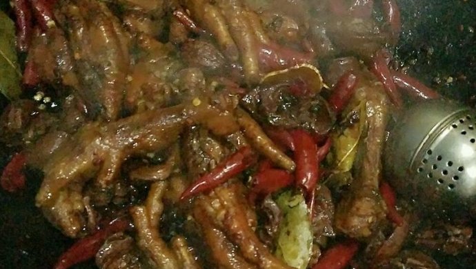 《周黑鸭》相似度99％