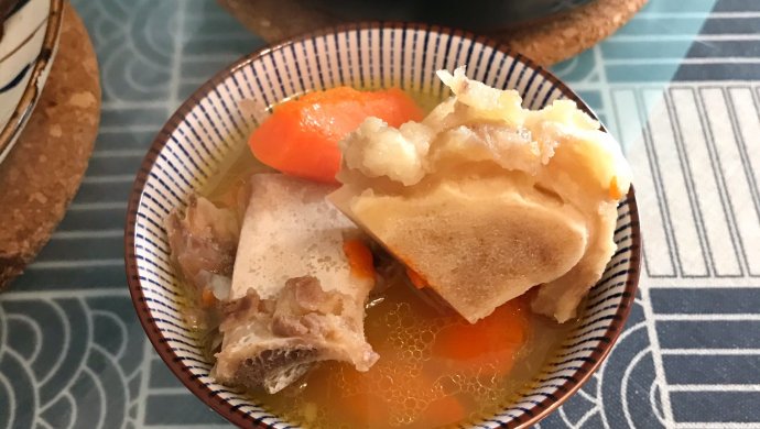 爱心红萝卜土豆牛骨汤