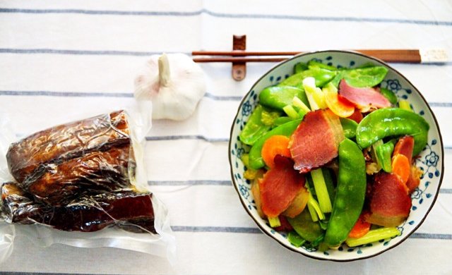 熏肉做法(炒荷兰豆)