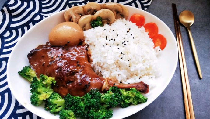这令人熟悉的味道鸭腿盖饭
