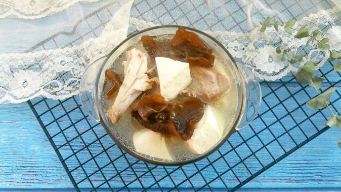 鸡架木耳豆腐汤