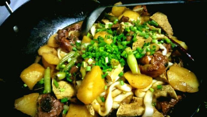鸡腿肉 烩菜