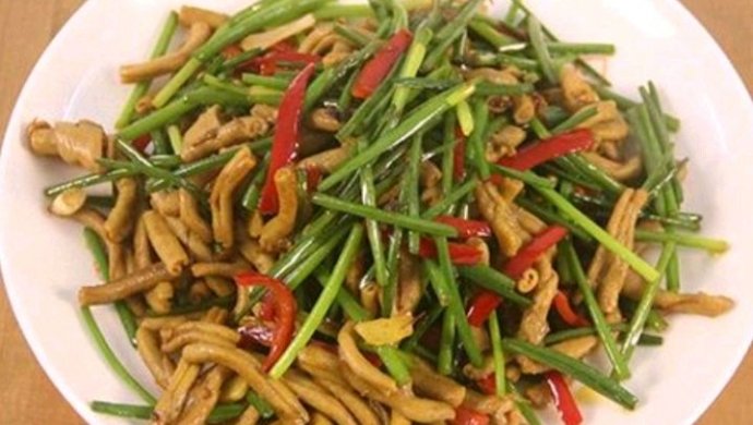 韭菜苔炒鸭肠
