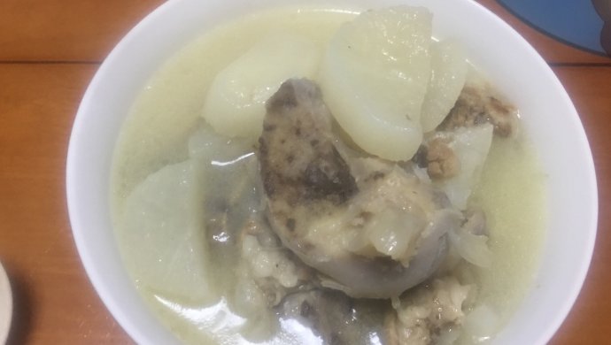 沙煲筒子骨炖萝卜