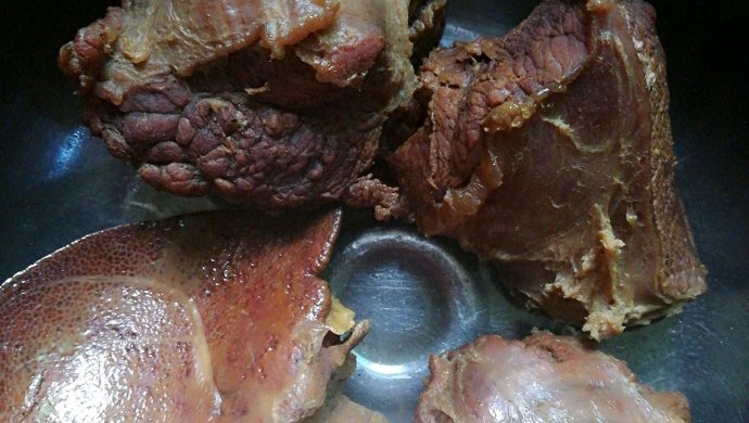 卤牛肉猪肝