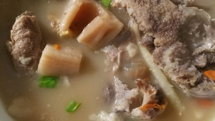 莲花筒子骨养生汤