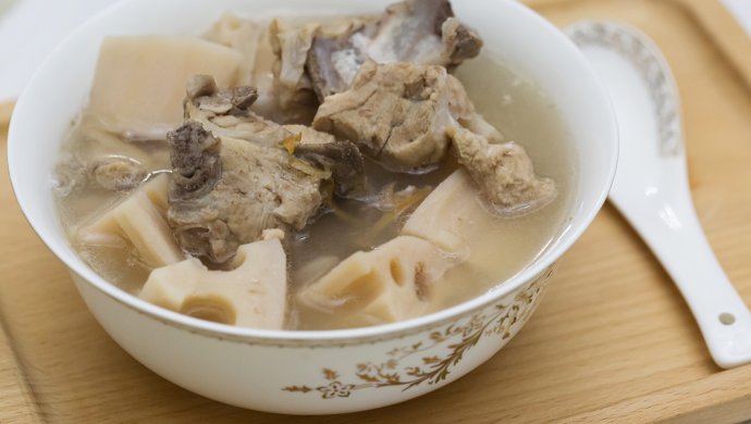 秋季食补:莲藕龙骨汤