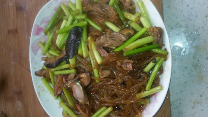 鸡心香菇粉条炒蒜薹
