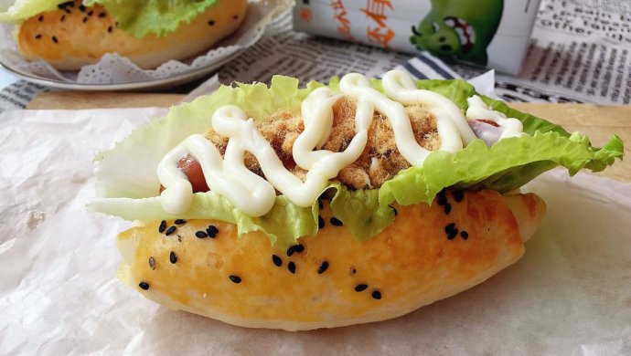 热狗肉松沙拉包