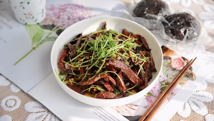 小炒猪血丸子豌豆苗