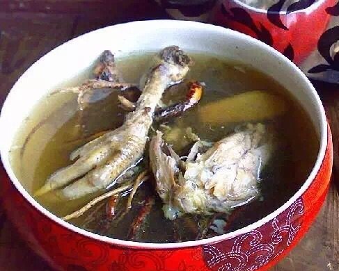 五指毛桃土茯苓排骨煲鸡