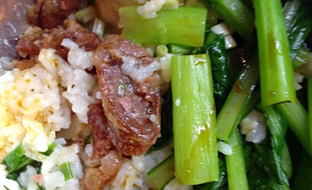 鸭肝腊肠煲仔饭