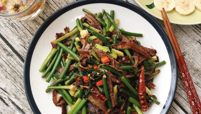 蒜苔炒鹅胸肉