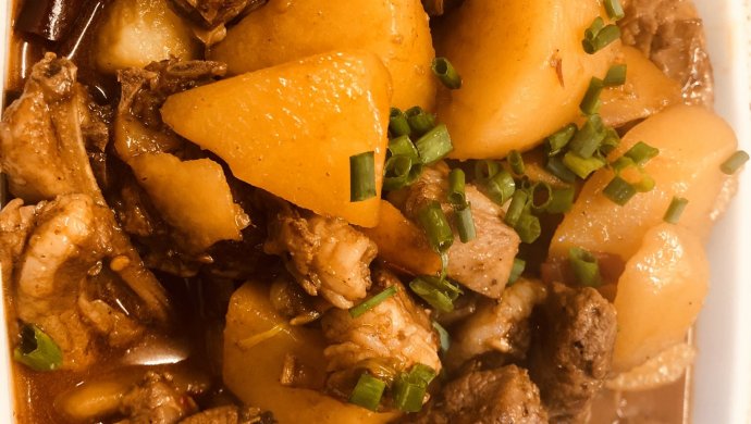 土豆焖小羊排