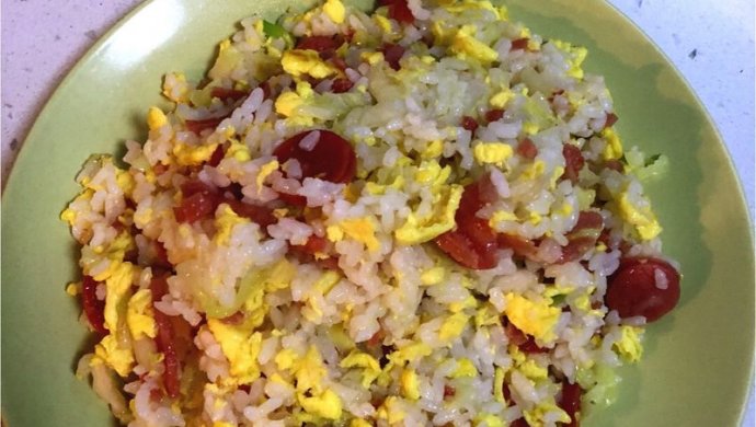 鹅蛋培根热狗肠炒饭