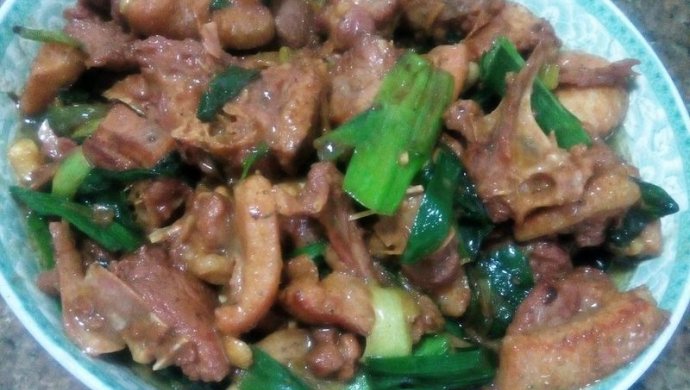 蒜苗焖鹅肉