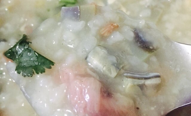 棒骨汤皮蛋肉粥