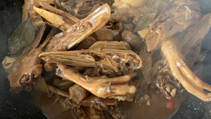 卤味，卤鸭头鸭爪大杂烩，一锅卤