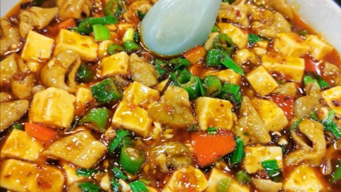 香辣肥肠豆腐，超级下饭菜，可以多吃两碗米饭