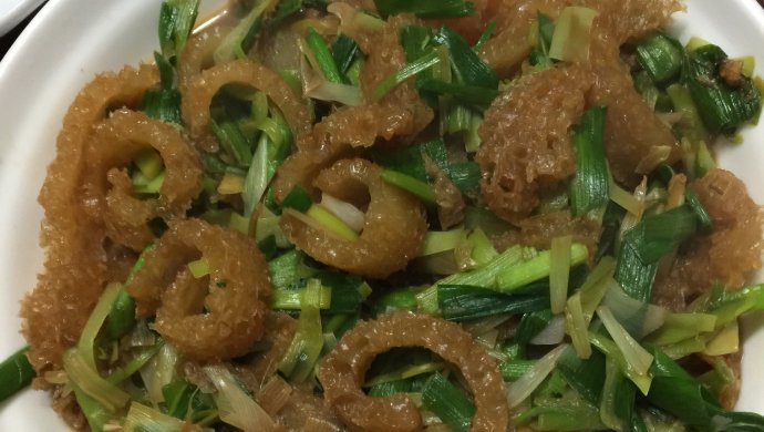 大蒜炒肉皮