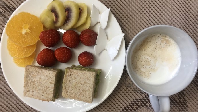 鹅肝酱牛油果三明治